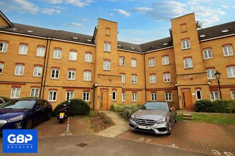 3 bedroom apartment to rent, Kidman Close, Gidea Park, RM2