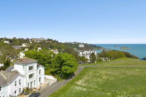 5 bedroom end of terrace house for sale