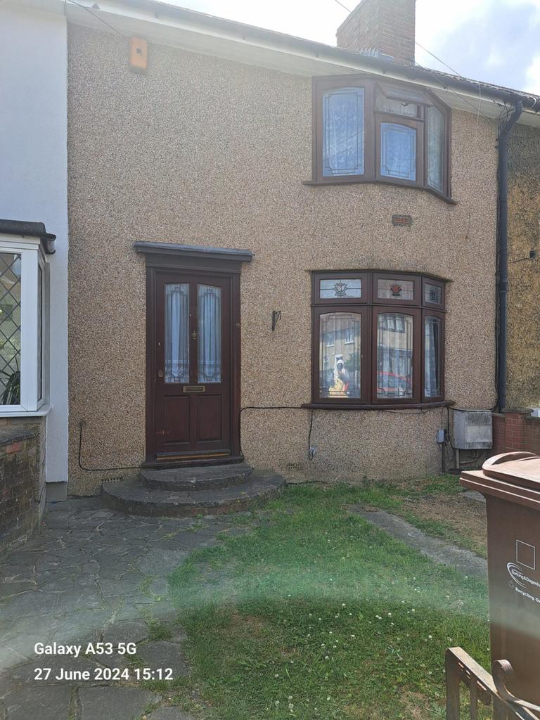 Beautiful 3 bedroom terraced house available for