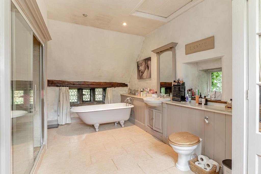 Master Bedroom Ensuite - A.jpg