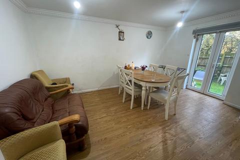 2 bedroom flat to rent, Osprey Road EN9