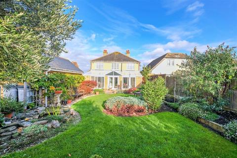 4 bedroom detached house for sale, Valkyrie Avenue, Whitstable