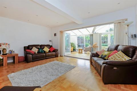 4 bedroom detached house for sale, Valkyrie Avenue, Whitstable