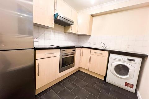 Studio for sale, Fairbairn Close, Purley