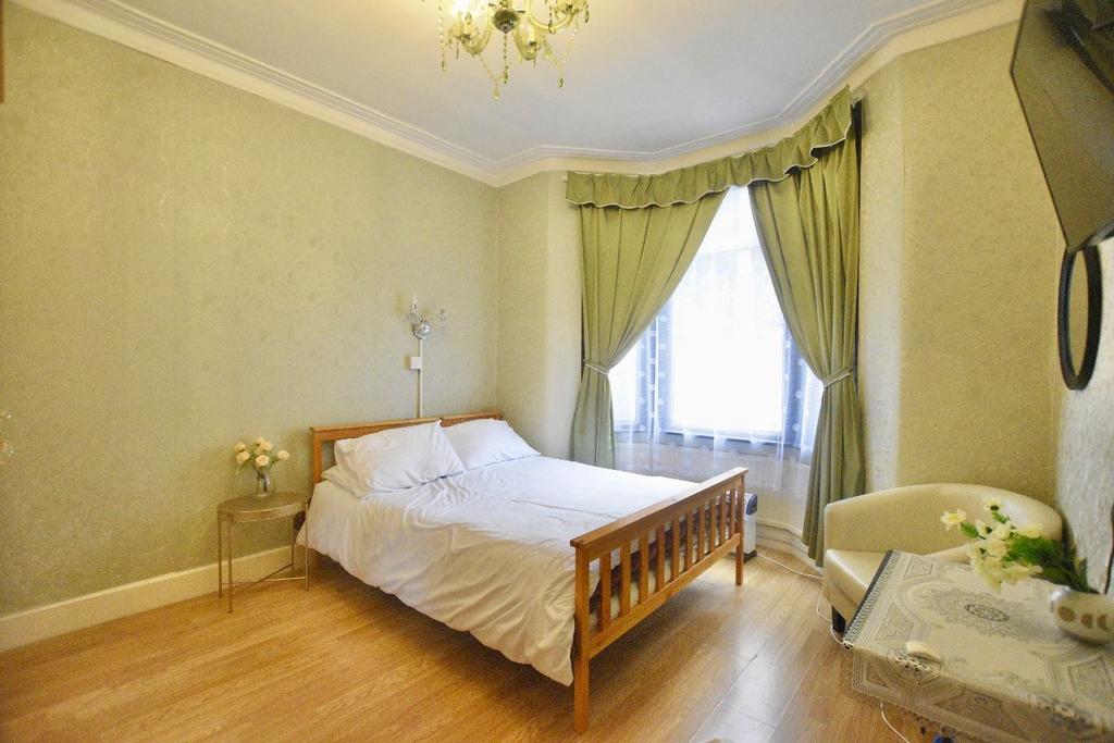 Frinton Road, East Ham, E6 3 bed terraced house for sale £500,000