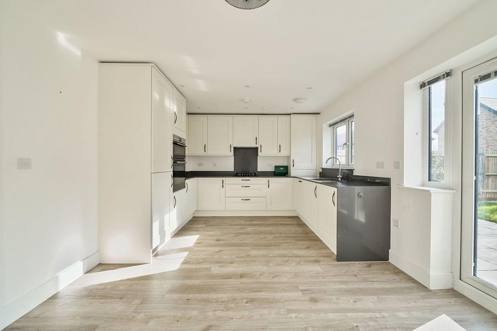 Kitchen / Dining Room (1)