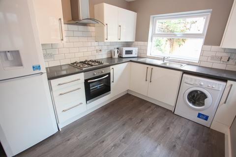 4 bedroom terraced house to rent, Halsbury Road, L6 6DG,