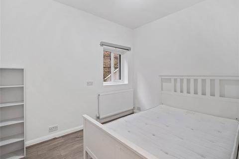 2 bedroom apartment to rent, Gleneldon Road, London SW16