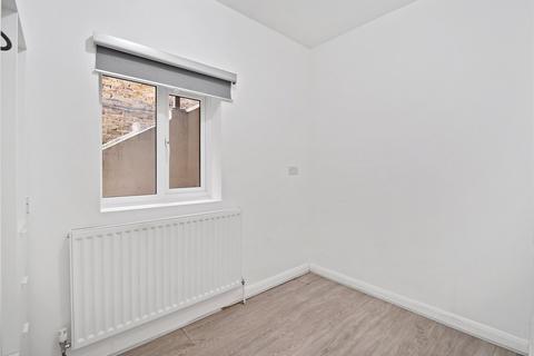 2 bedroom apartment to rent, Gleneldon Road, London SW16