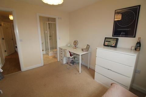 2 bedroom apartment to rent, Oaklands House, Rodley