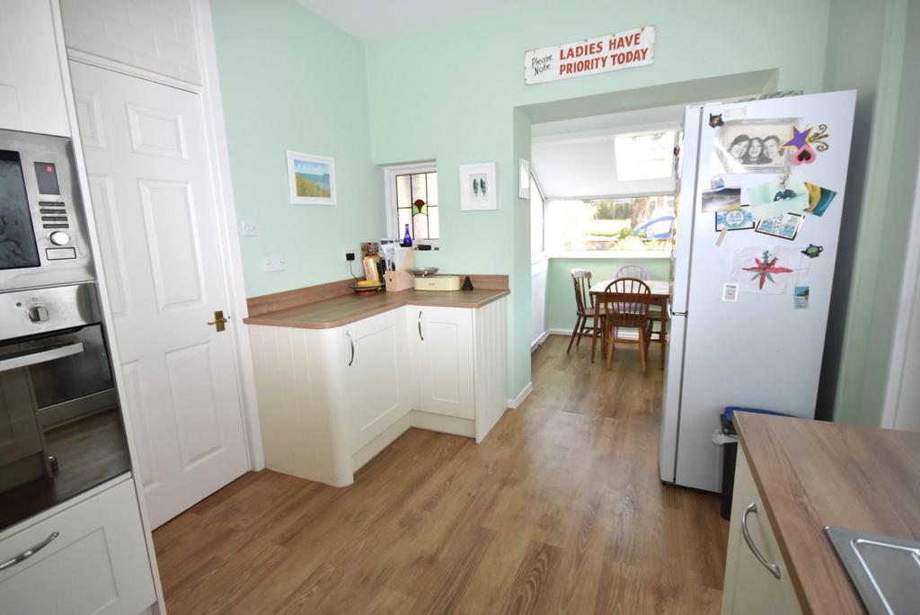 Kitchen into breakfast area.JPG