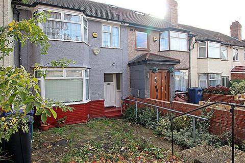 3 bedroom terraced house to rent, Bourne View UB6