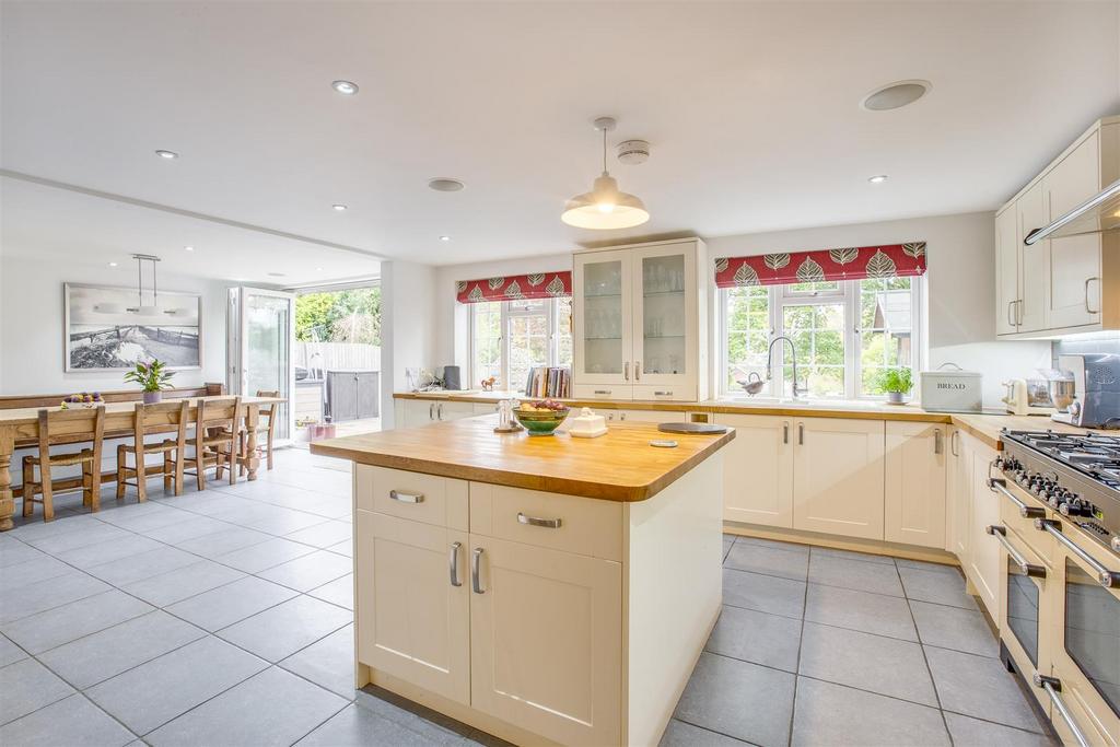 33 Hampden Road, HP13 6 SZ-13.jpg