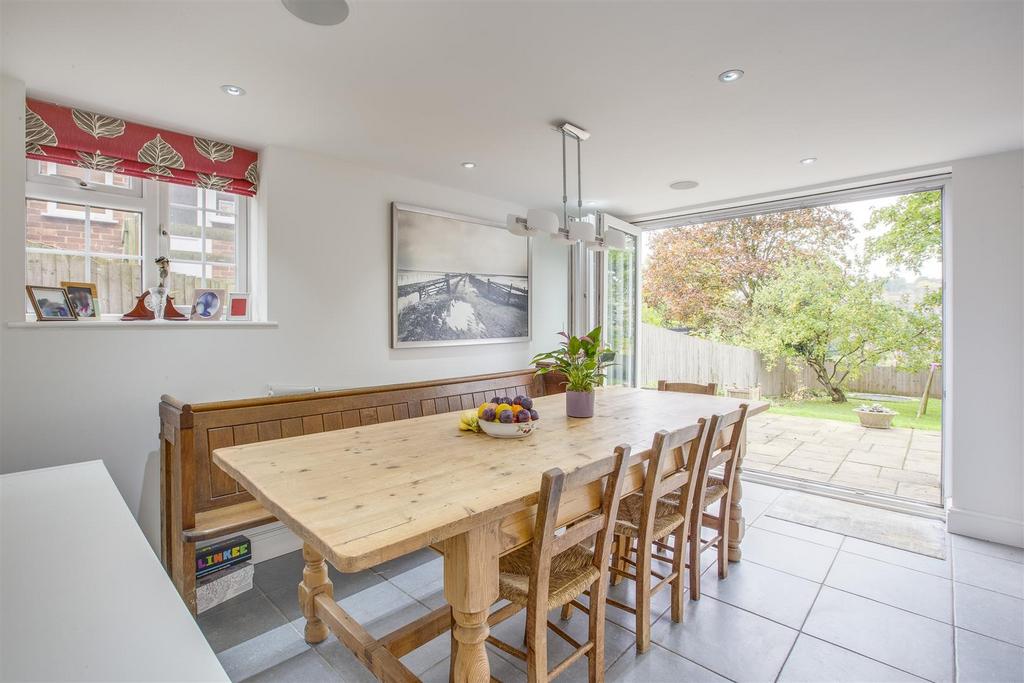 33 Hampden Road, HP13 6 SZ-14.jpg