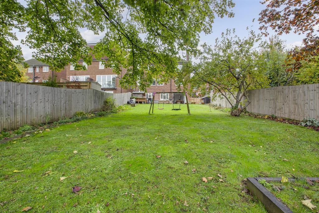 33 Hampden Road, HP13 6 SZ-18.jpg