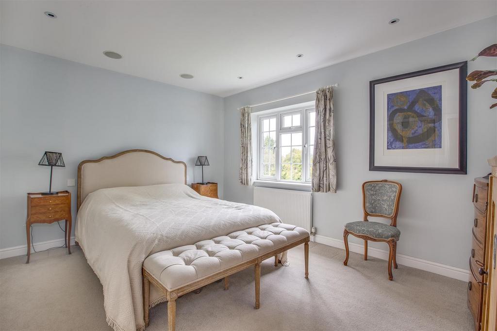 33 Hampden Road, HP13 6 SZ-5.jpg