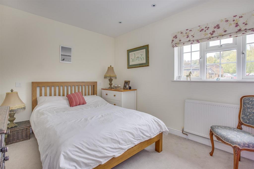33 Hampden Road, HP13 6 SZ-6.jpg