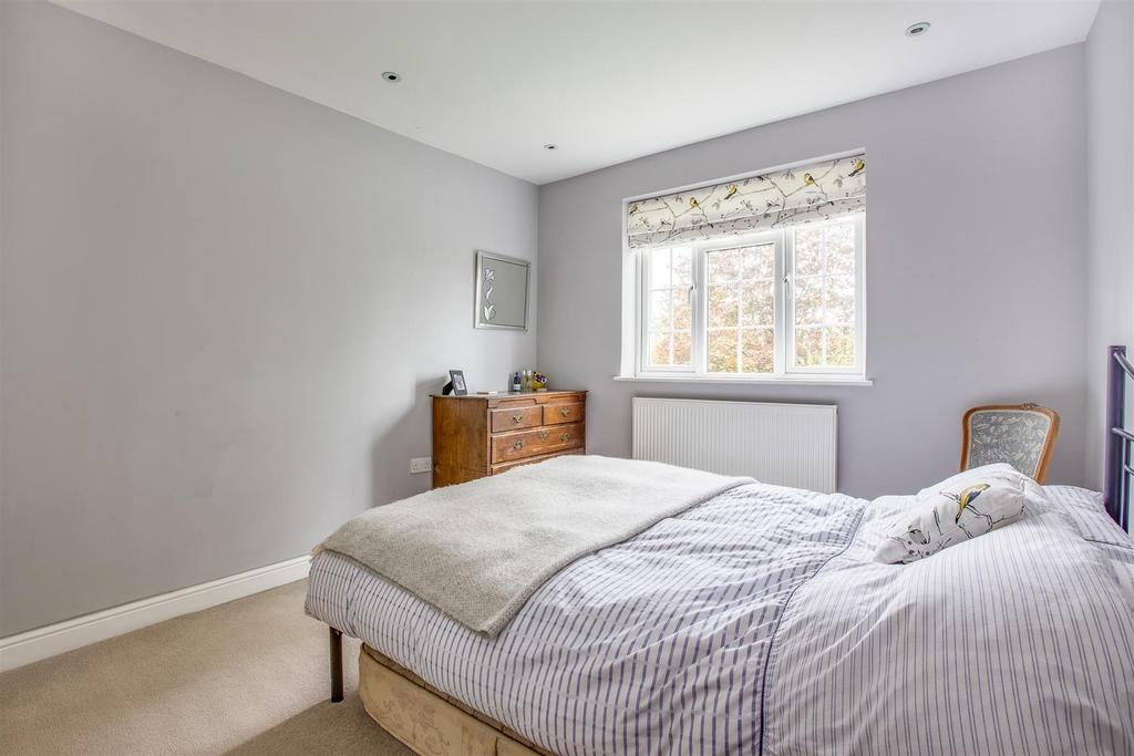 33 Hampden Road, HP13 6 SZ-10.jpg