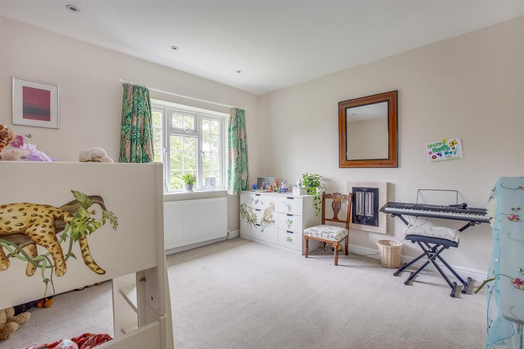 33 Hampden Road, HP13 6 SZ-4.jpg