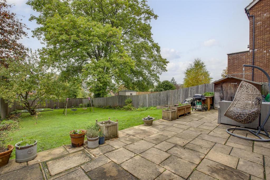 33 Hampden Road, HP13 6 SZ-16.jpg