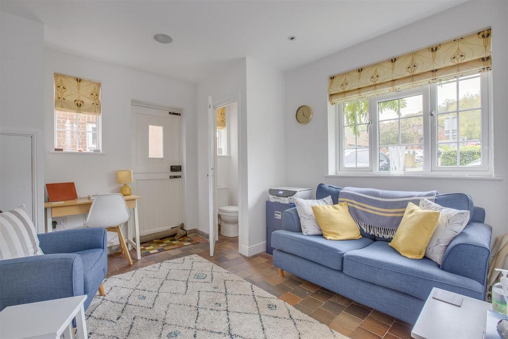 33 Hampden Road, HP13 6 SZ-8.jpg