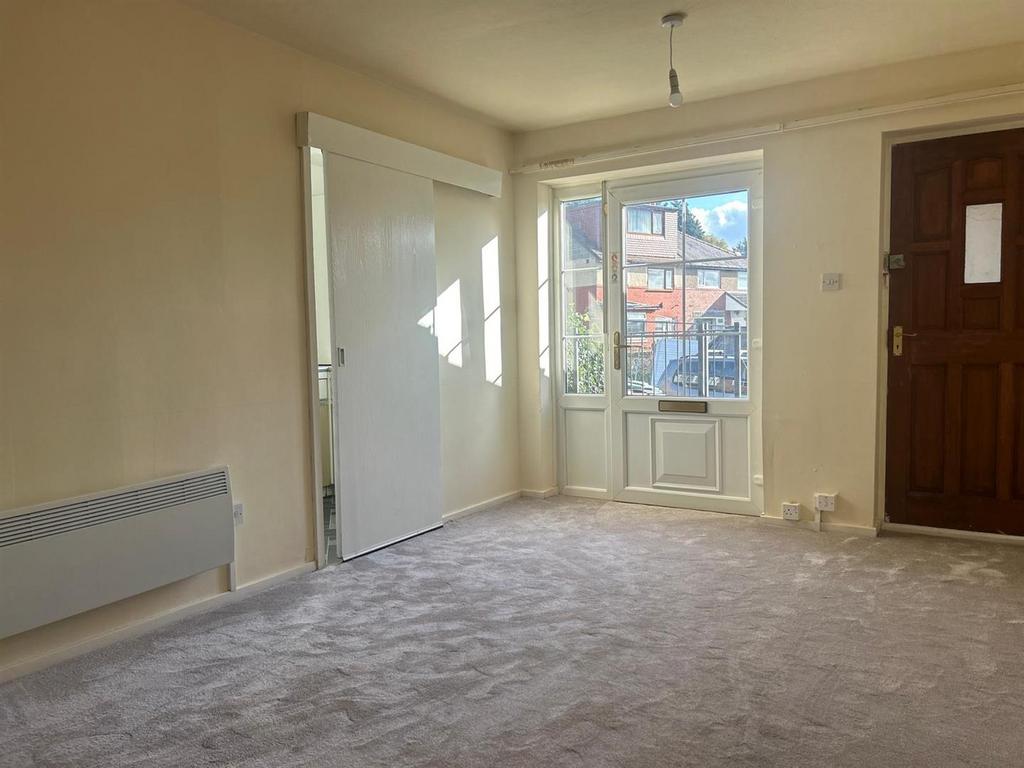 Living Room / Dining Area: