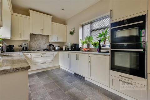 3 bedroom end of terrace house for sale, Downham Road, Chatburn BB7