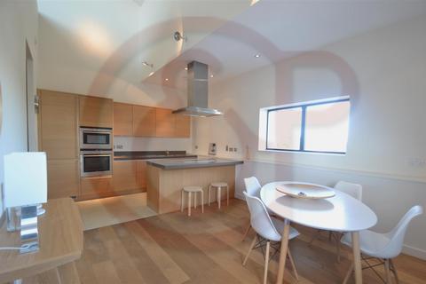 2 bedroom penthouse to rent, Bazalgette Court, Hammersmith W6