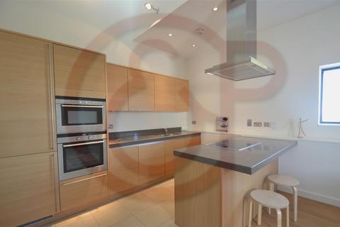 2 bedroom penthouse to rent, Bazalgette Court, Hammersmith W6