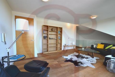 2 bedroom penthouse to rent, Bazalgette Court, Hammersmith W6