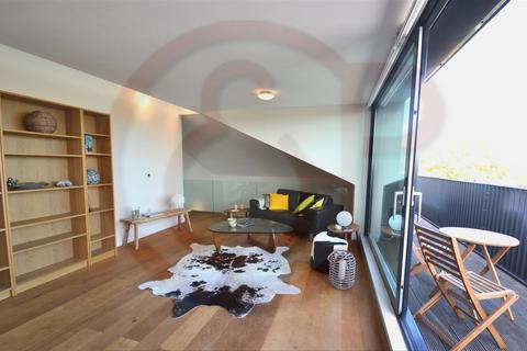 2 bedroom penthouse to rent, Bazalgette Court, Hammersmith W6