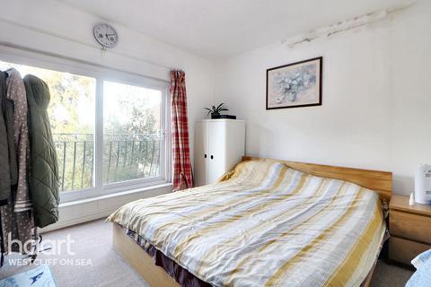 3 bedroom flat for sale, Prince Avenue, Westcliff-On-Sea