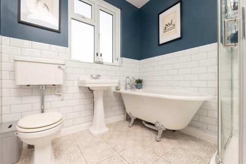 38 Watling Street, Rochester, ME2 3NY