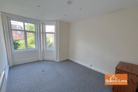 Studio for sale, Wharncliffe Road, Bournemouth. Studio Flat Near Beach