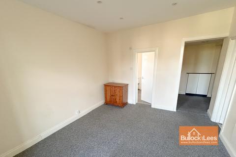 Studio for sale, Wharncliffe Road, Bournemouth. Studio Flat Near Beach