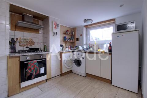 5 bedroom house to rent, Royal Park Avenue, Hyde Park, Leeds