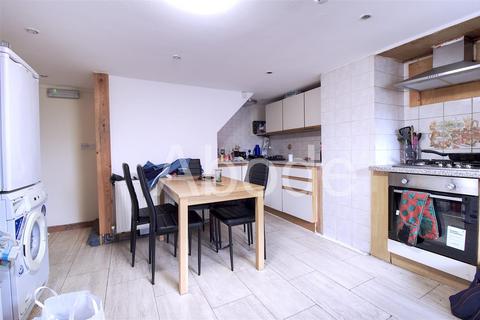 5 bedroom house to rent, Royal Park Avenue, Hyde Park, Leeds