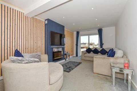 11 Carruthers Drive, Wickford, SS11 7EY