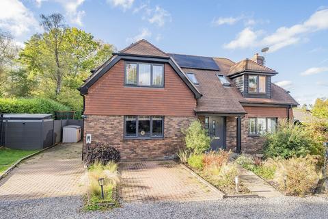 4 bedroom detached house for sale, Chequer Close, Billingshurst RH14