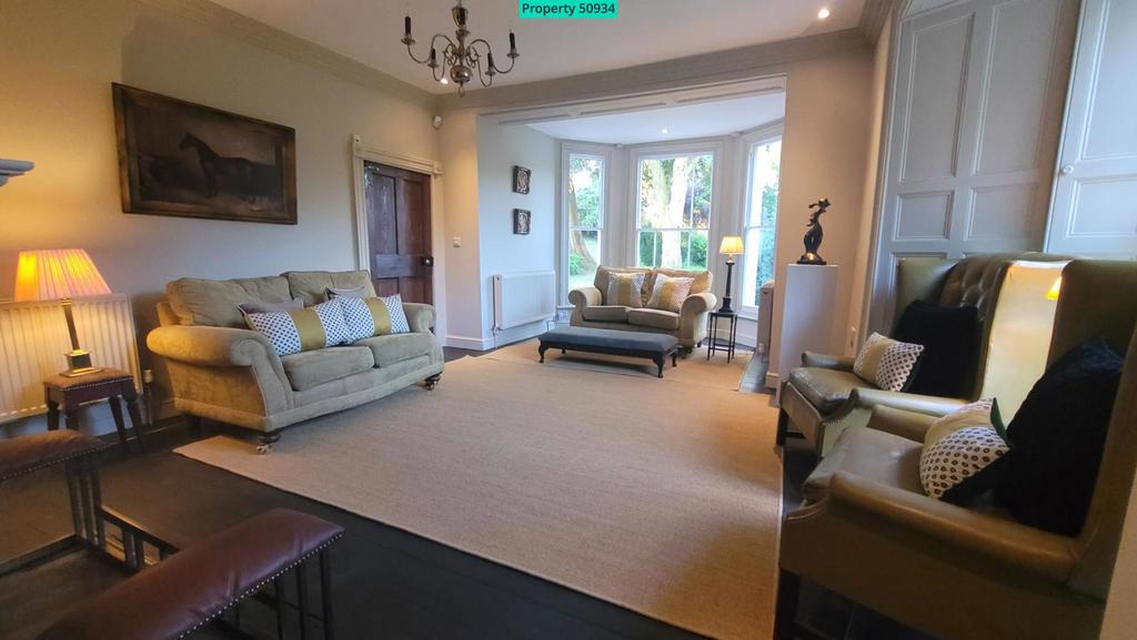 Duel aspect drawing room