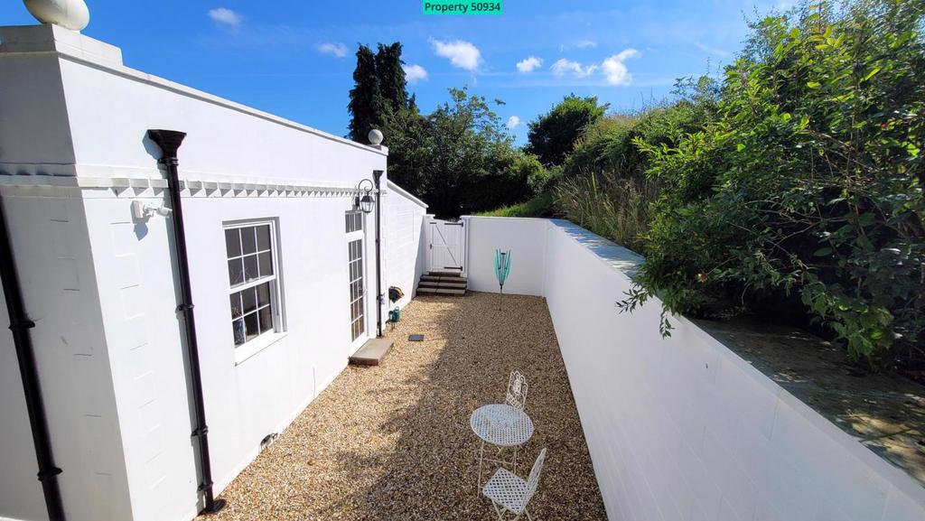 Enclosed courtyard
