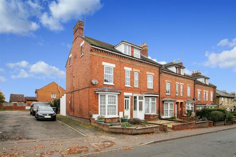 3 bedroom end of terrace house for sale, Wellington Road, Raunds NN9