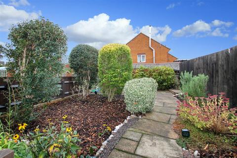 3 bedroom end of terrace house for sale, Wellington Road, Raunds NN9