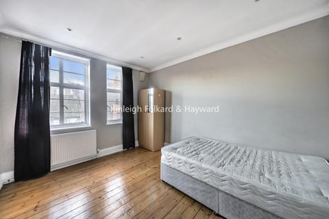 4 bedroom apartment to rent, Crouch End Hill London N8