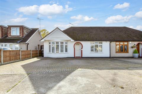 2 bedroom semi-detached bungalow for sale, Laburnum Avenue, Wickford, Essex