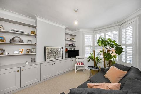 2 bedroom flat for sale, Hockley Avenue, London E6