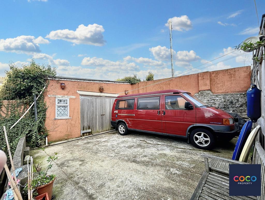 Garage/Parking