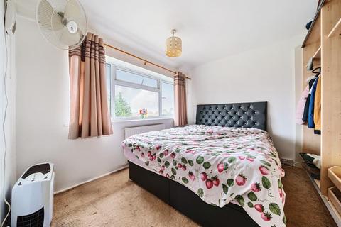 3 bedroom semi-detached house for sale, Banbury,  Oxfordshire,  OX16