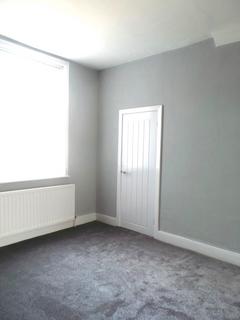 3 bedroom terraced house to rent, Glebe Terrace, Gateshead NE11