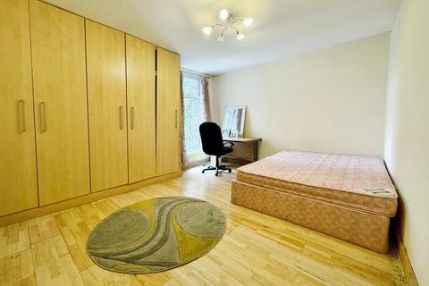 6 The Polygon, Salford, M7 2HS
